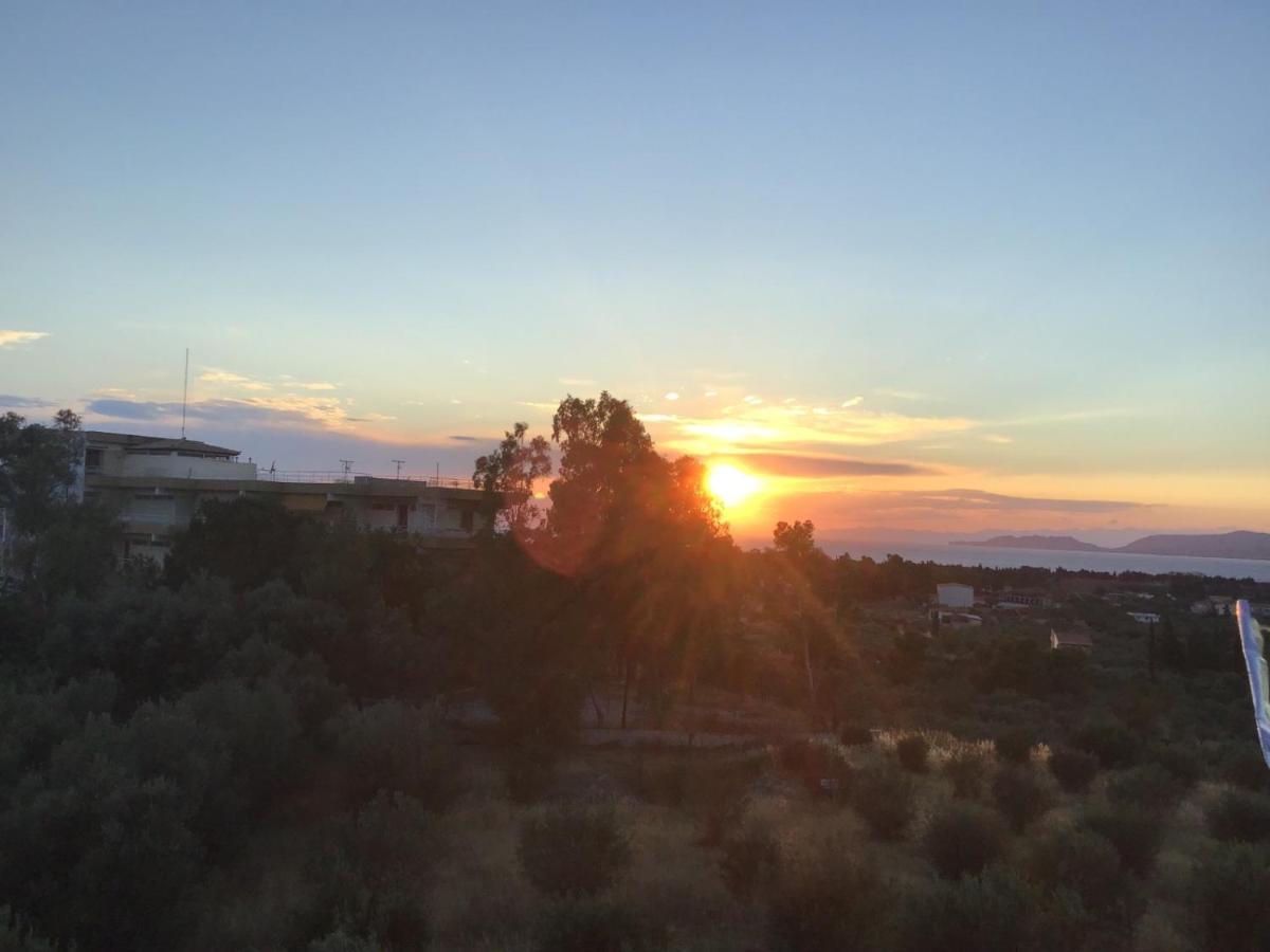 Cozy&Quiet Nest Apartment Loutraki  Bagian luar foto