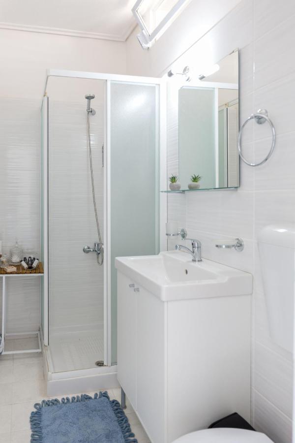 Cozy&Quiet Nest Apartment Loutraki  Bagian luar foto
